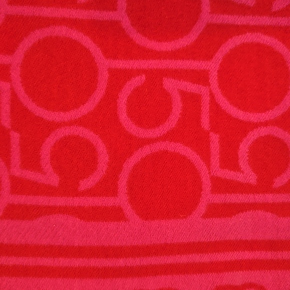 New Bloomingdale's Limited Edition Red/Pink 150'th Anniversary Patterned Scarf - Picture 3 of 9